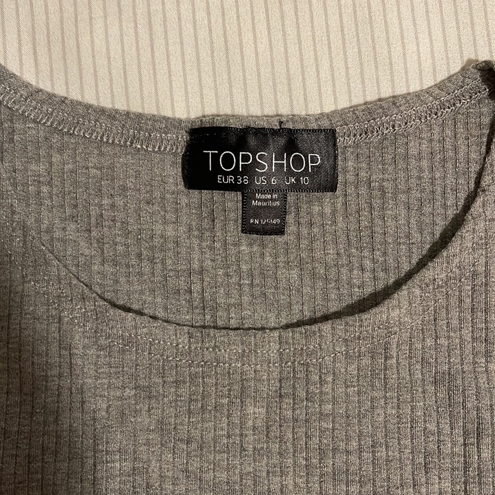 TopShop Gray Ribbed Cropped Top 🤍 - Picture 2 of 5